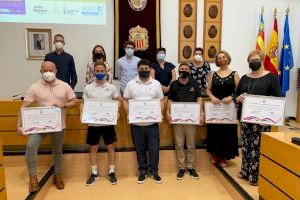 El Ayuntamiento premia 6 comercios de Algemesí en la 23 edición de los Premis per l’Ús i la Dignificació del Valencià en l’Àmbit Municipal