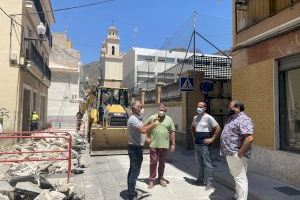 Obras de remodelación y pavimentación de aceras en las calles de Santiago y Capuchinos, así como el tramo de enlace en la Plaza de Monserrate