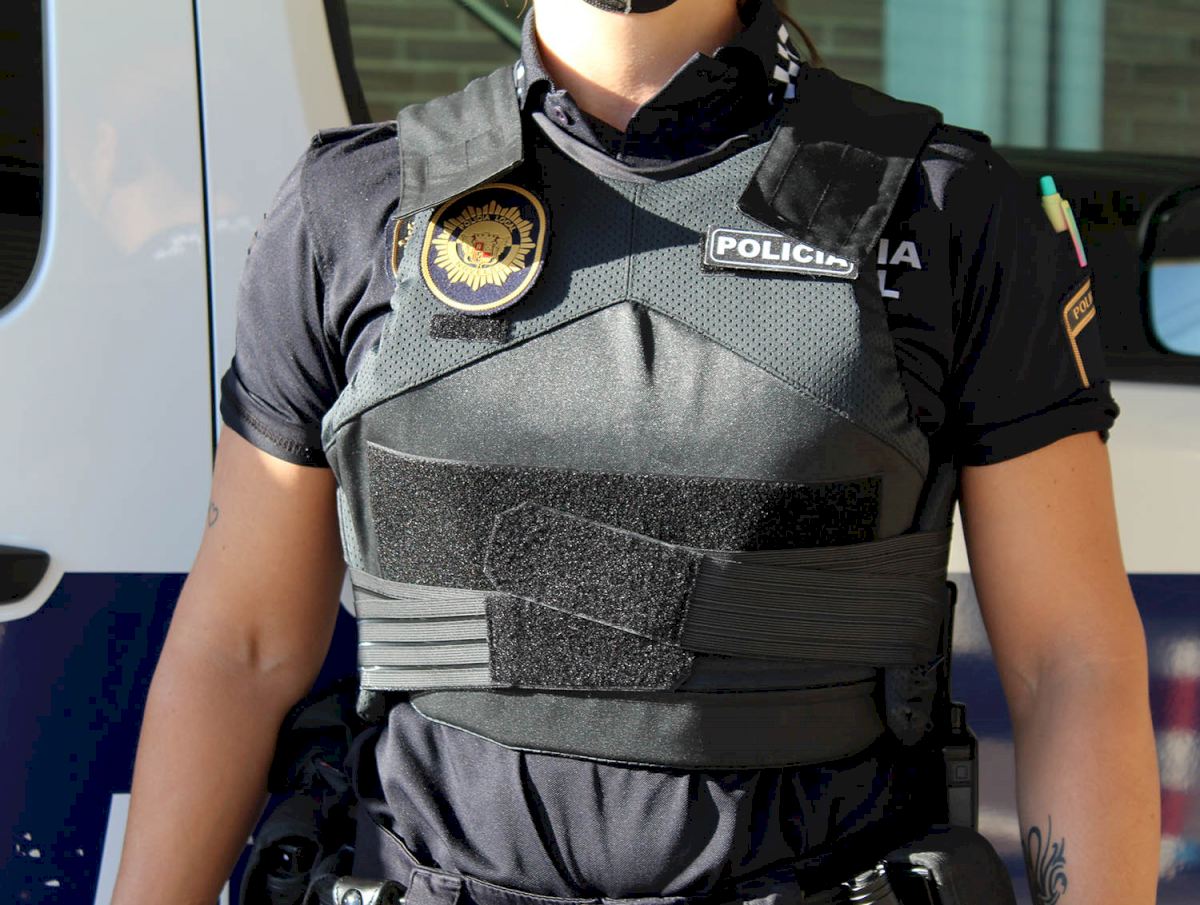 Novelda avanza igualdad adquiere chalecos antibalas para mujeres de la Policía