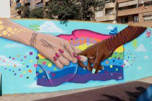 Torrent pinta un mural por la libertad de género y sexual del colectivo LGTBI+