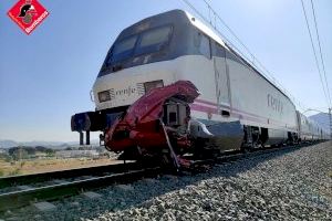 Fallecen los cuatro ocupantes de un vehículo arrollado por un tren en Novelda