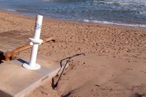 CONTIGO Elche sugiere reubicar los lavapiés de las playas para evitar su rotura constante