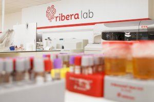 Ribera Lab refuerza los servicios de pruebas Covid y test posvacuna en el inicio de la campaña #Unveranoseguro