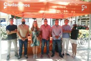 Cs continúa en Torrent su reparto de carnets a afiliados de la Comunitat Valenciana