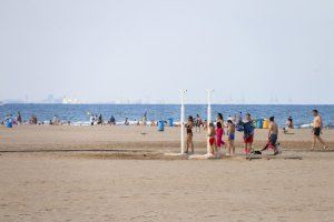 València abre el proceso para renovar el contrato de mantenimiento de las duchas y pasarelas de las playas