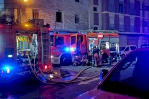 Arden varios vehículos en el incendio de un parking subterráneo en Cheste
