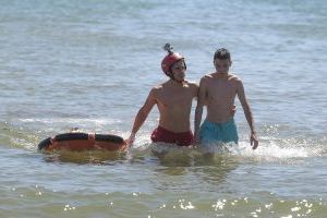 Las playas de València cuentan con una tabla de rescate teledirigida pionera en España
