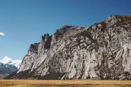 Los escaladores de la Pobla de Vallbona crean una ruta emotiva en la Quebrada de Rurec en Perú