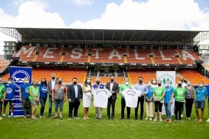 El Valencia CF renueva su compromiso por un año con Banco de Alimentos y Banco de Acción de Solidaria