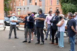 Martínez Dalmau anuncia que las obras de regeneración del grupo de vivienda pública de Riba-roja de Túria acabarán este mes