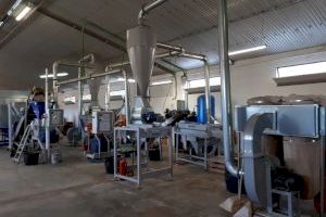 Serra mostra la planta de biomassa a la consellera d’Agricultura