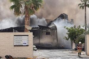 El PP alaba la labor de los bomberos y muestra su apoyo a los trabajadores y vecinos afectados por el incendio de una empresa del polígono Canastell