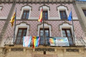 VOX Crevillent amenaza con llevar a los tribunales al Gobierno local por colgar una bandera LGTBI