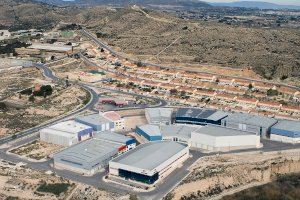 El Ayuntamiento de Elda avanza en la modernización de la imagen de los polígonos industriales de la ciudad con el objetivo de atraer nuevas empresas