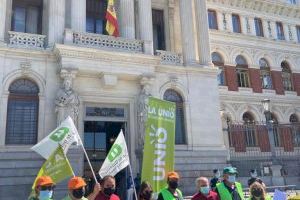 Llauradors de LA UNIÓ s'han concentrat hui a Madrid davant el Ministeri d'Agricultura per a reclamar un futur digne per al camp valencià