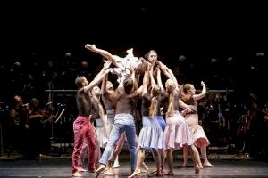 La Diputació de València estrena en el Principal el proyecto itinerante de música y danza ‘Temps d’abraçar’