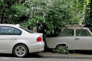 Un poble de València retira més de 50 cotxes abandonats que estaven aparcats al carrer