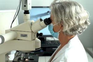 El Área de la Mama del Hospital Universitario del Vinalopó revoluciona el diagnóstico del cáncer de mama y hace la firma genética en la biopsia inicial