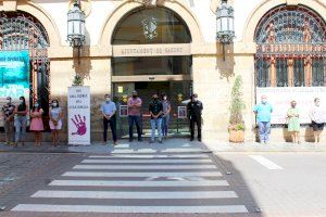 Sagunto guarda un minuto de silencio en señal de condena y repulsa por el presunto asesinato machista perpetrado en Almería