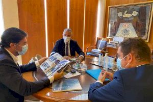 El alcalde de Alicante recibe a los representantes de Carrefour dentro de la estrategia de promoción de productos alicantinos
