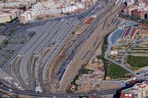 Ribó invita a la nueva ministra de Transportes a “conocer sobre el terreno la deficiente situación de las infraestructuras ferroviarias de la ciudad”