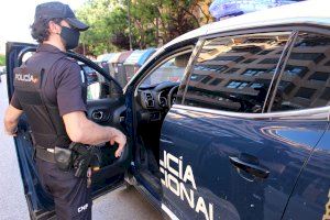 Agentes de la policía salvan la vida de un bebé que presentaba convulsiones en Valencia