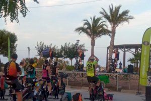 Més de 70 persones participen en la Màster Class Sunset Cycling a la Platja Casablanca d'Almenara