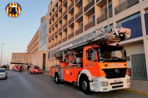 Un incendi a l'hospital d'Alzira obliga a desallotjar una planta plena de pacients