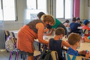 Ribera visita les escoles municipals d'estiu