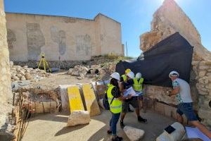 El Ayuntamiento de Elda avanza en la recuperación del Castillo con los trabajos de reconstrucción de la puerta del antemural