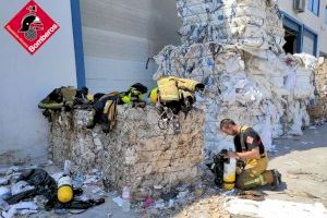 Un incendi obliga a evacuar una fàbrica de cartons i plàstics a Cocentaina