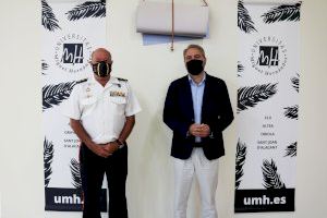 El subdelegado de Defensa en la provincia de Alicante visita la UMH