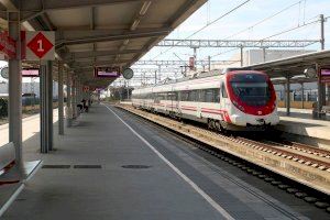 Más trenes para la primera operación salida de agosto a la Comunitat Valenciana