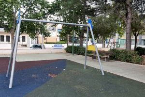 El PP de Llíria critica el mal estat dels parcs infantils i exigix la substitució i millora dels engrunsadores