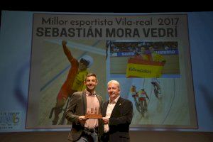 Vila-real instala una pantalla gigante para animar a los olímpicos Sebastián Mora y Pau Torres