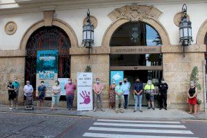 Sagunto guarda un minuto de silencio en señal de condena y repulsa por el presunto asesinato machista perpetrado en Rincón de la Victoria, Málaga