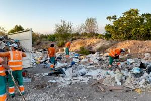 Paterna retira veinte toneladas de escombros en una zona de El Plantío