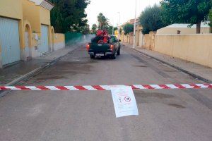 El departamento de Sanidad del Ayuntamiento de Sagunto actúa contra una plaga de ácaros en la zona de Almardà