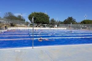Más de 300 niños y niñas, de los 2 a los 16 años, han disfrutado de los cursos de natación municipales