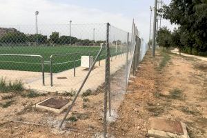 Finalitza el tancament perimetral dels camps de futbol del poliesportiu de Tulell