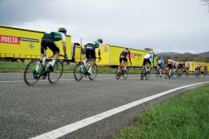 Correos lleva La Vuelta 21 a Requena para la salida de la sexta etapa