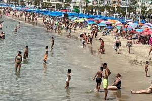 Ciudadanos denuncia la falta de espacio de uso libre en la zona de la playa del Rincón de Loix de Benidorm