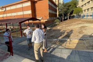 El Ayuntamiento de Benidorm renueva la cornisa del CEIP Puig Campana y mejora la accesibilidad en entradas y patios