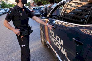 Una baralla a València acaba amb dos homes amb ferides d'arma blanca i tres detinguts