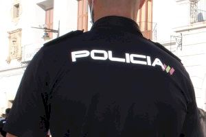 Una dona mossega a un Policia en l'avantbraç i trepitja a un altre en els testicles després d'agredir al seu nuvi a València