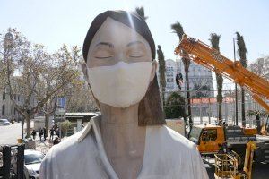 El bust de ‘La Meditadora’ torna a la plaça de l'Ajuntament de València