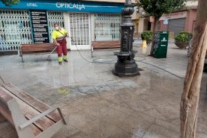 El Ayuntamiento de Utiel intensifica las labores de  baldeo de calles