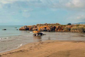 La Generalitat está ejecutando las obras de reparación de la playa del Clot de Vinaròs afectada por el último temporal