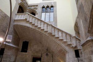 La restauración de la escalera gótica del Palau de la Generalitat desvela elementos singulares