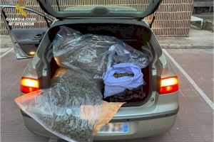 Dos detenidos por transportar más de 16 kilos de marihuana en su coche en Villena y Guardamar del Segura
